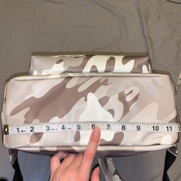 Tommy Hilfiger / Camo Backpack - Picture 9 of 10